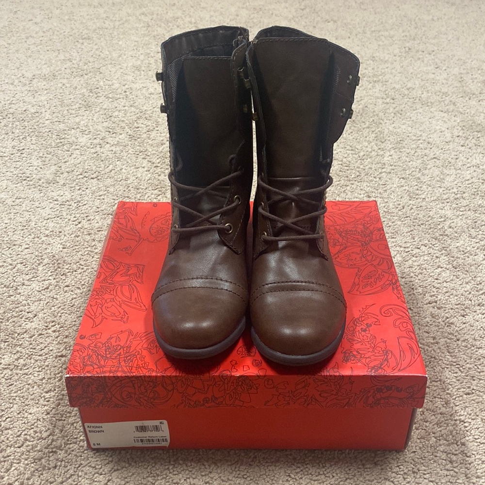 Woman’s America Rag COF Fionn Brown Boots NEW